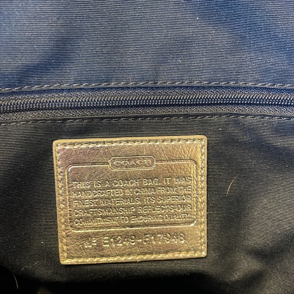 Coach signature handbag - Picture 3 of 6